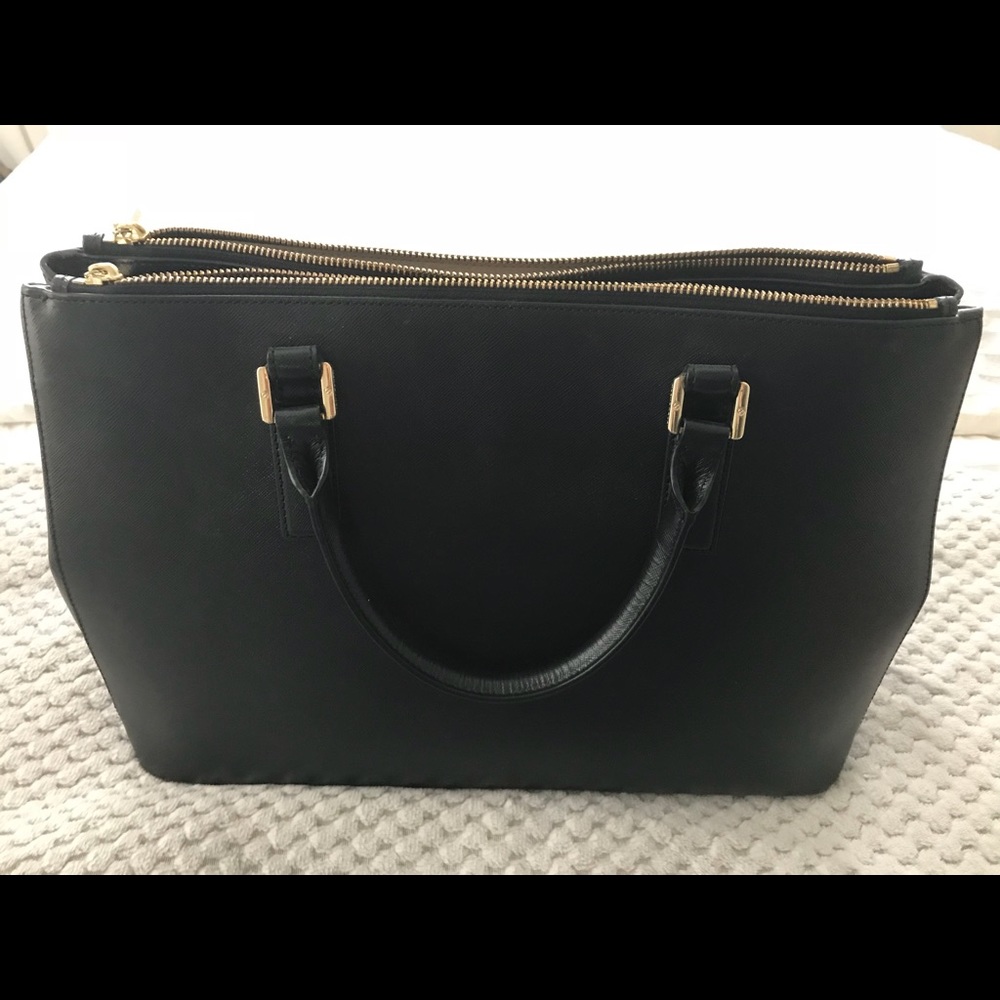 TORY BURCH ROBINSON LARGE TOTE 100% AUTHENTIC! - Picture 3 of 8